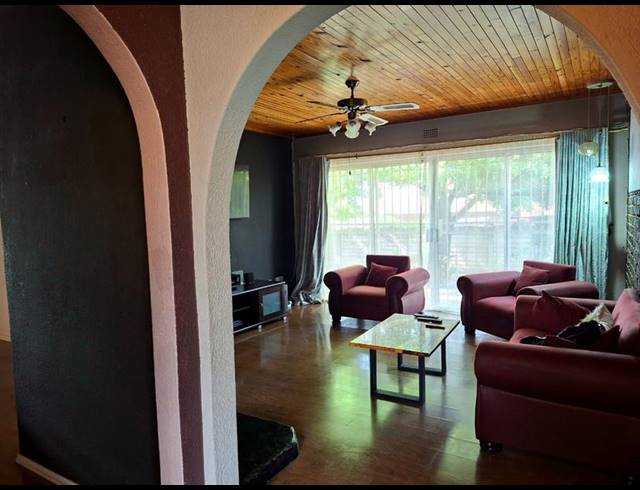 4 BEDROOM HOUSE FOR SALE IN BIRCHLEIGH NORTH